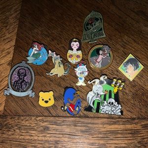 11 DISNEY TRADING PIN SET LOT